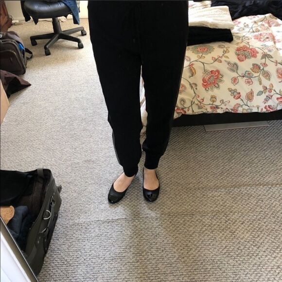 Euc Vince dressy silk joggers with leather stripe size small - Picture 4 of 5